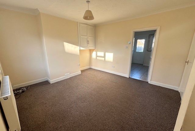 21, Retreat Estate, DOWNHAM MARKET photo 2