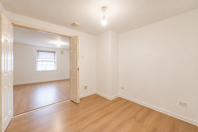 210a, Congleton Grove, London photo 4