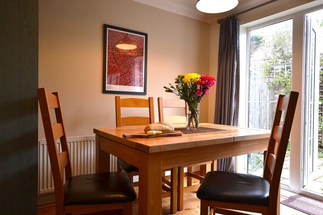 6, Cameron Close, London photo 3