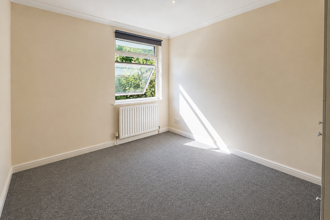 32, Ulcombe Gardens, Canterbury photo 4