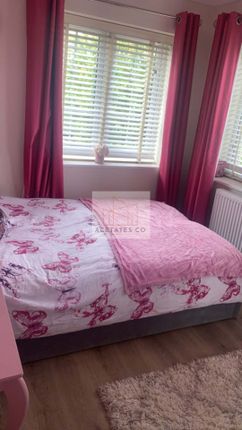 Thumbnail Room to rent in Rom Valley Way, Romford, London