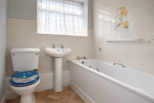 18, Winston Close, Coventry photo 5