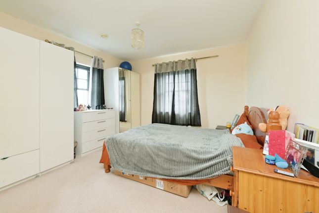 Flat for sale in Clickers Drive, Northampton