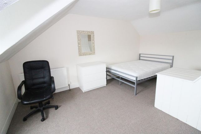 Terraced house to rent in Dorothy Street, Reading, Berkshire