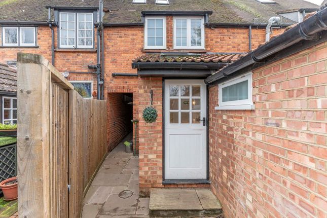 Cottage for sale in Windsor Street, Chertsey