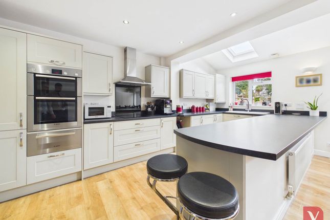 12, Orchard Way, Luton photo 3