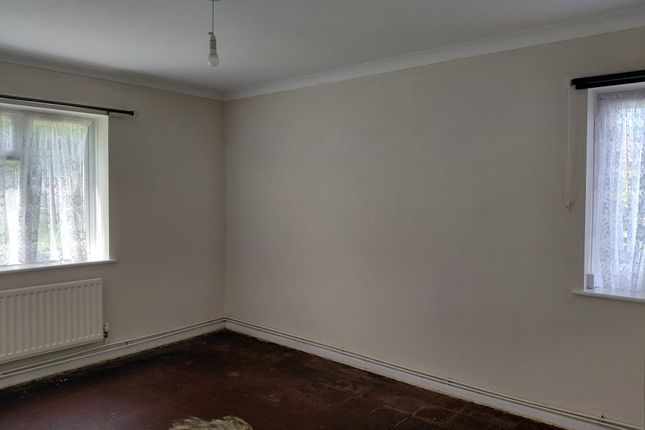 18, Holloway Avenue, Bournemouth photo 2