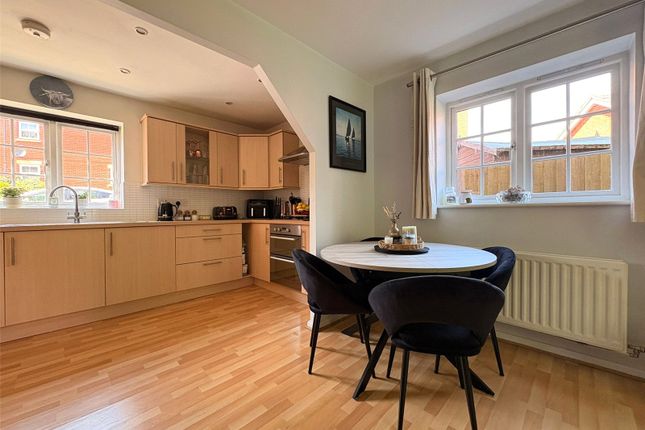 31, Hardwick Hall Way, DAVENTRY photo 4