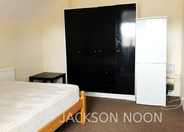 4c, Pound Lane, Epsom photo 3