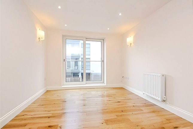 Flat 5, Maypole Court, 1, Mantle Road, London photo 2