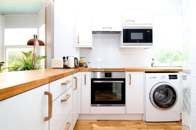 Flat 2, 30, Pembroke Avenue, Hove photo 4