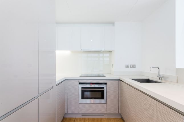 Flat 403 East Tower, 3, Pan Peninsula Square, London photo 3
