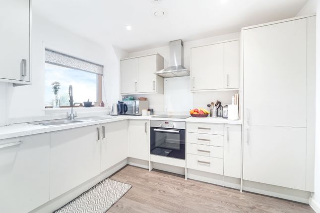 Flat 8, Crocus Court, 418, Hillcross Avenue, Morden photo 3