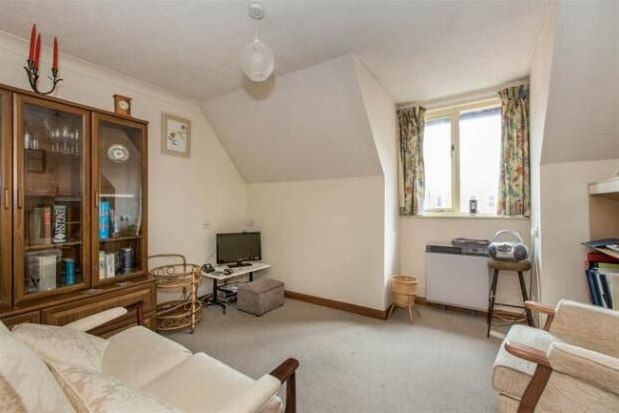 Flat to rent in Russell Court, Midhurst