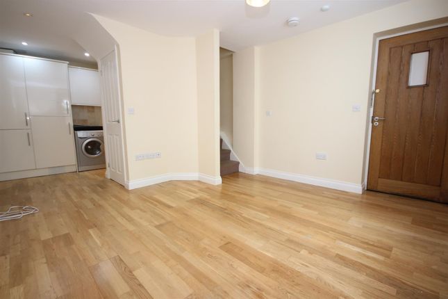 1, Bull Meadow Road, Exeter photo 4
