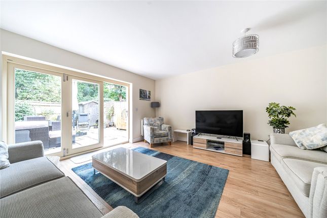 3, White Hart Close, Surrey photo 4