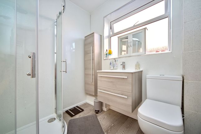 110 Heath Road, Wigan photo 4