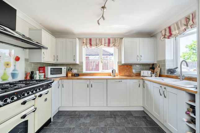 41 Daux Avenue, Billingshurst photo 2