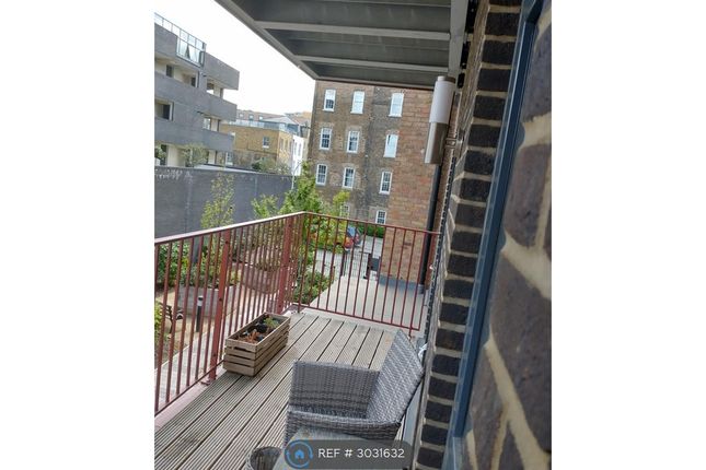 Flat, Cowan House Greenwich High Road, London photo 5