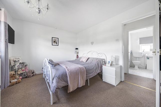 Flat for sale in Woodstock, Oxfordshire