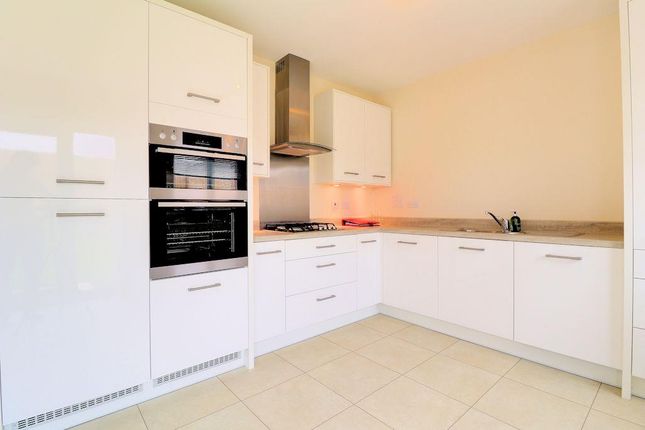 23, Honeysuckle Avenue, Cheltenham photo 3