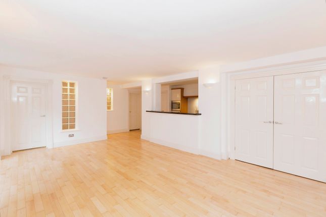 Maisonette for sale in Victoria Park, London