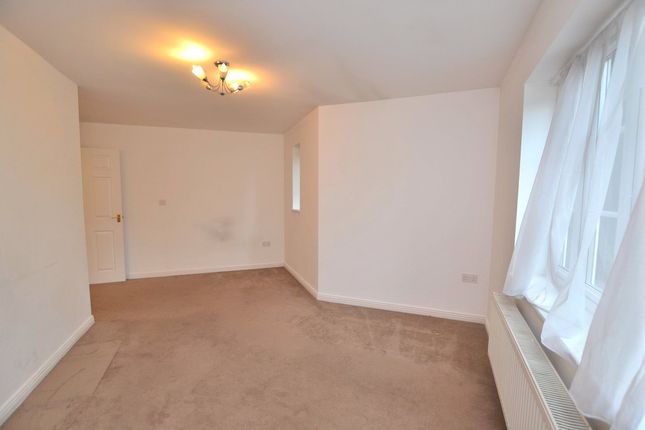 8, Castle Stream Court, Gloucestershire photo 4