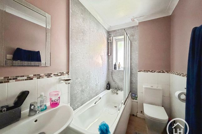 Flat 12, Gregory Close, Gillingham photo 3