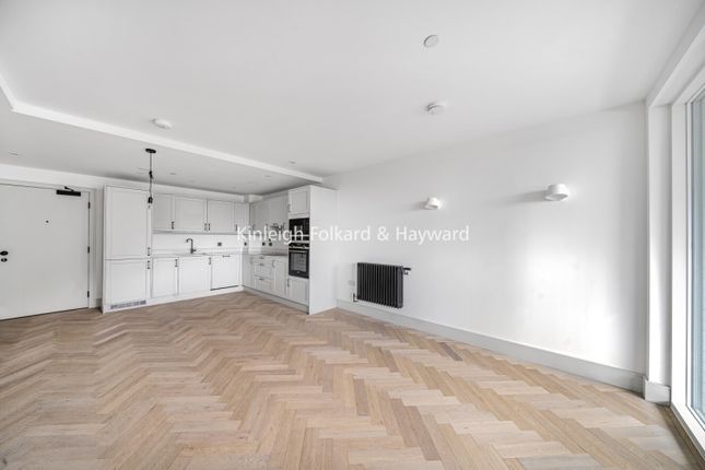 Flat to rent in St. Pauls Avenue, London