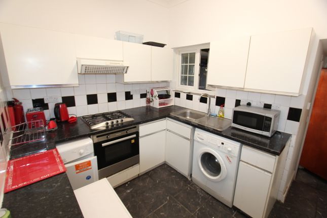 Room 3, 1174A, High Road, London photo 2