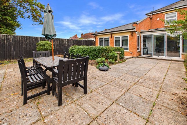 163 London Road, Cheltenham photo 4