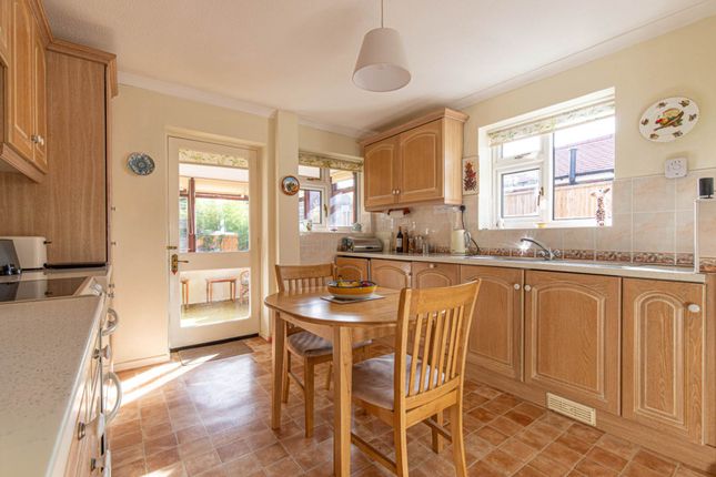 17, Wincroft Road, Reading photo 4