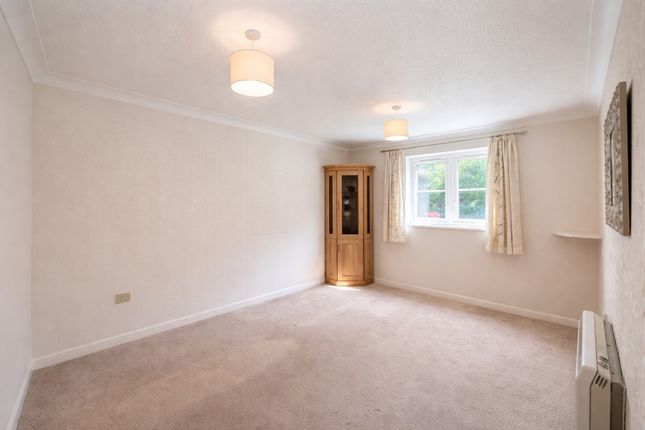 24 Langdown Firs, Langdown Lawn, Southampton photo 4