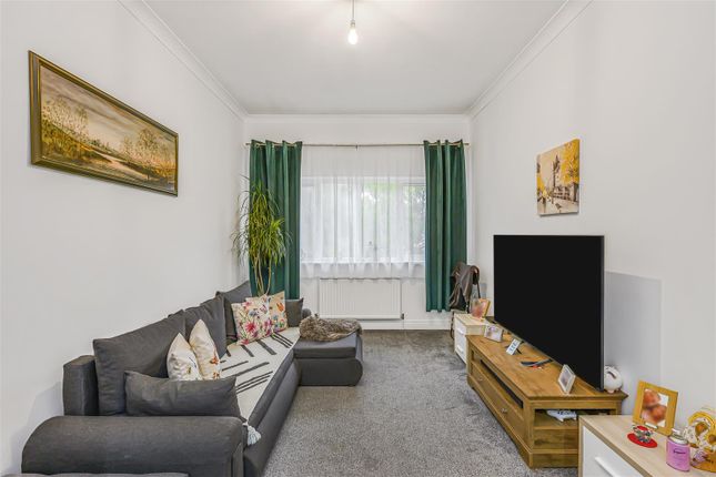 Manor Court, North Chingford photo 3