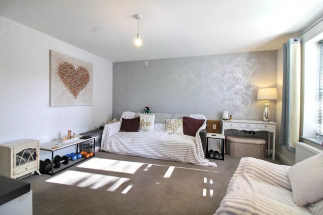 21, Merryweather Street, Aylesbury photo 3