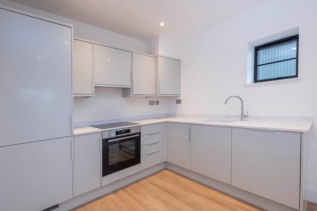 Apartment 1, Foyle Court, Hollyfield Road, Surbiton photo 4