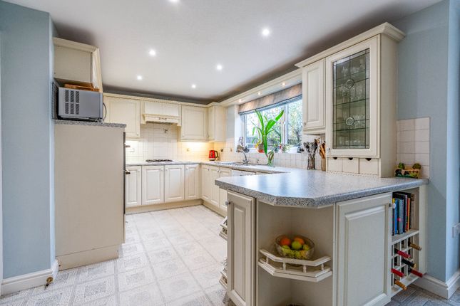 4, Pear Tree Way, Droitwich photo 3