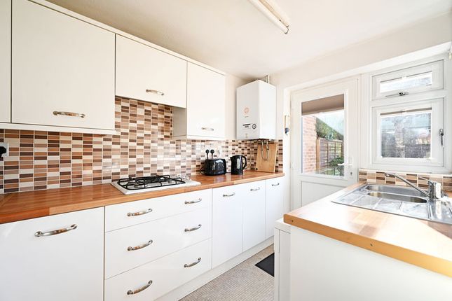 82, Medlock Crescent, Sheffield photo 2