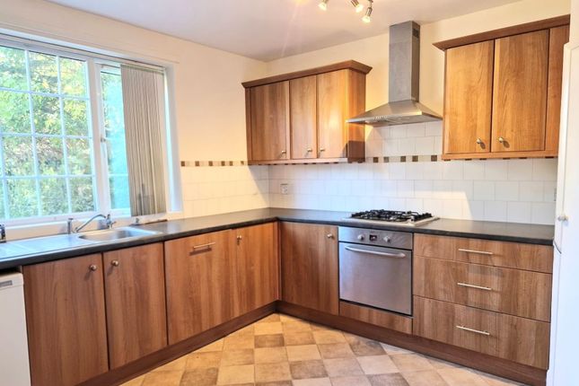 7, Sturges Road, Wokingham photo 2