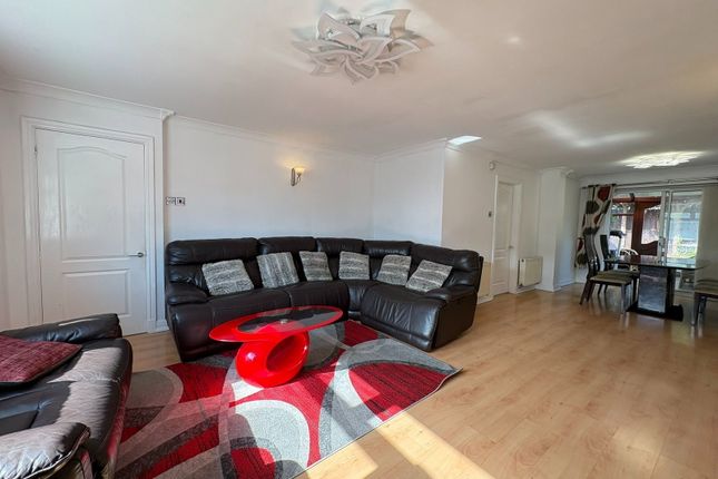 11, Tyrers Avenue, Lydiate photo 2