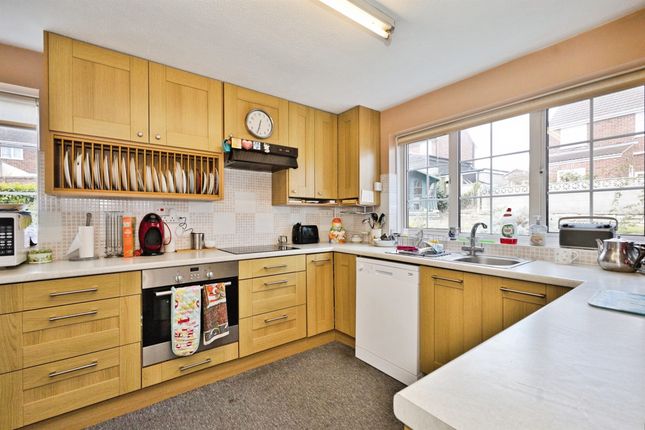 14, Winchester Gardens, Yeovil photo 2