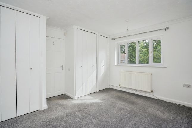 38, Starina Gardens, Hampshire photo 4