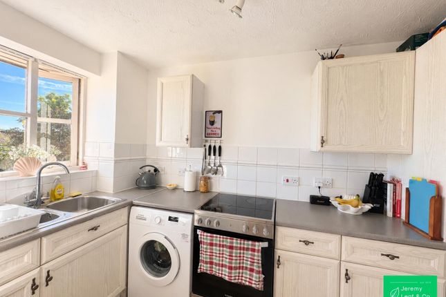 54, Lucas Gardens, East Finchley photo 2