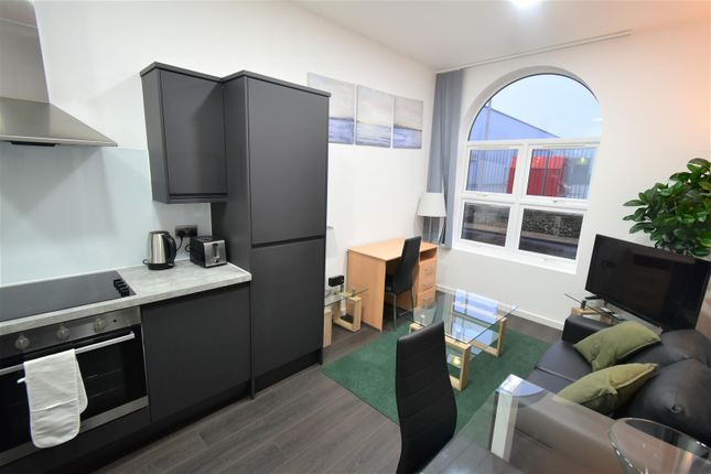 Flat 16, Smith House Two, 20 Forest Road, Feltham photo 4