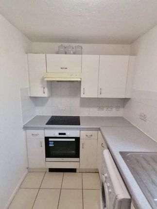 146, Oxley Close, London photo 4