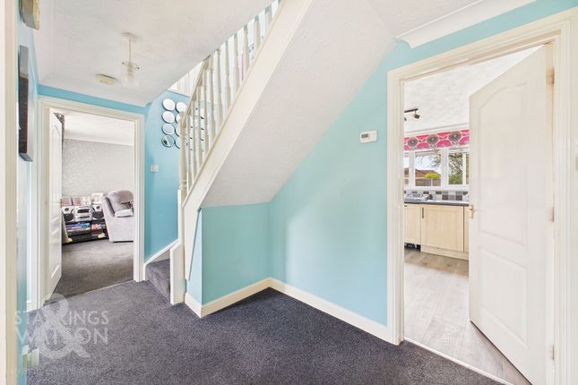 5 Potters Crescent, Norwich photo 4