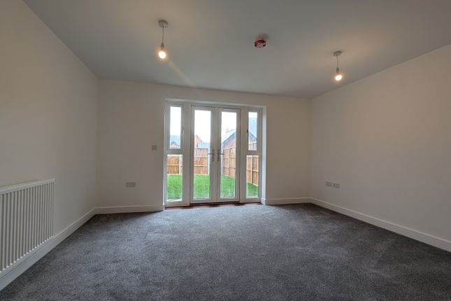 27, Grenadier Drive, Kent photo 3