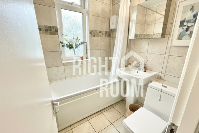 46 Chingford Road, London photo 3