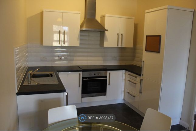 Flat, Peel Villa Commercial Street, Morley, Leeds photo 4
