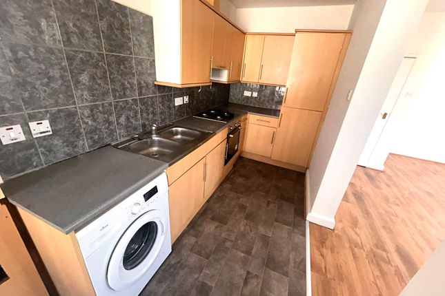 Flat F, 5-7,, Lansdowne Square, Gravesend photo 4